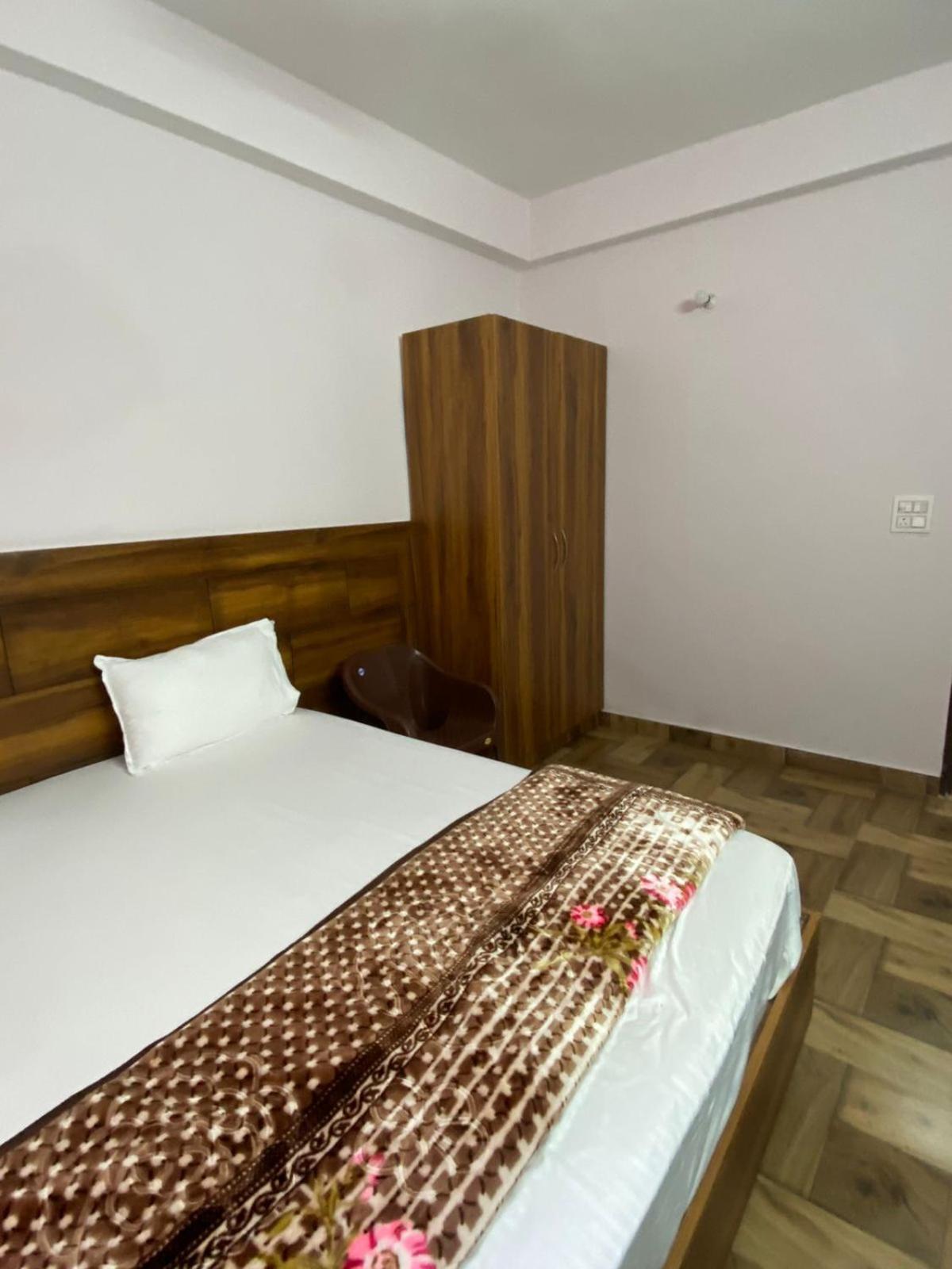 Crescent Moon Homestay Risikés Kültér fotó