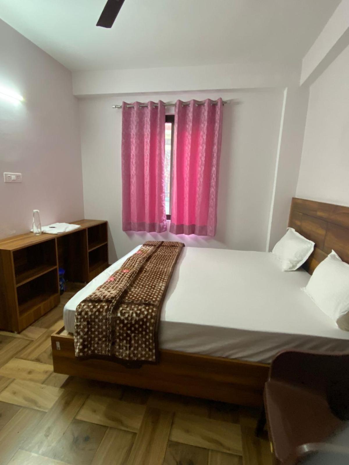 Crescent Moon Homestay Risikés Kültér fotó