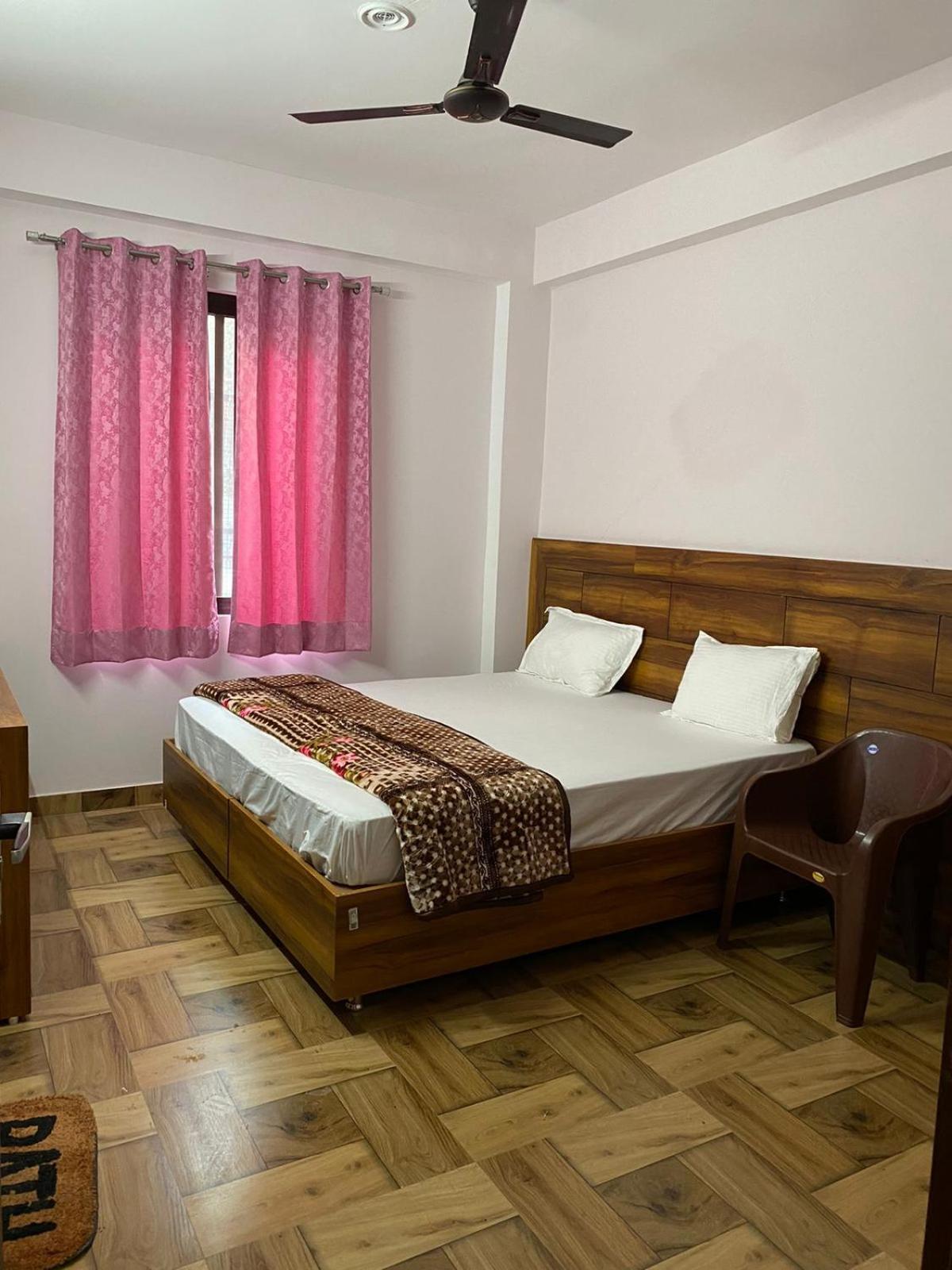 Crescent Moon Homestay Risikés Kültér fotó