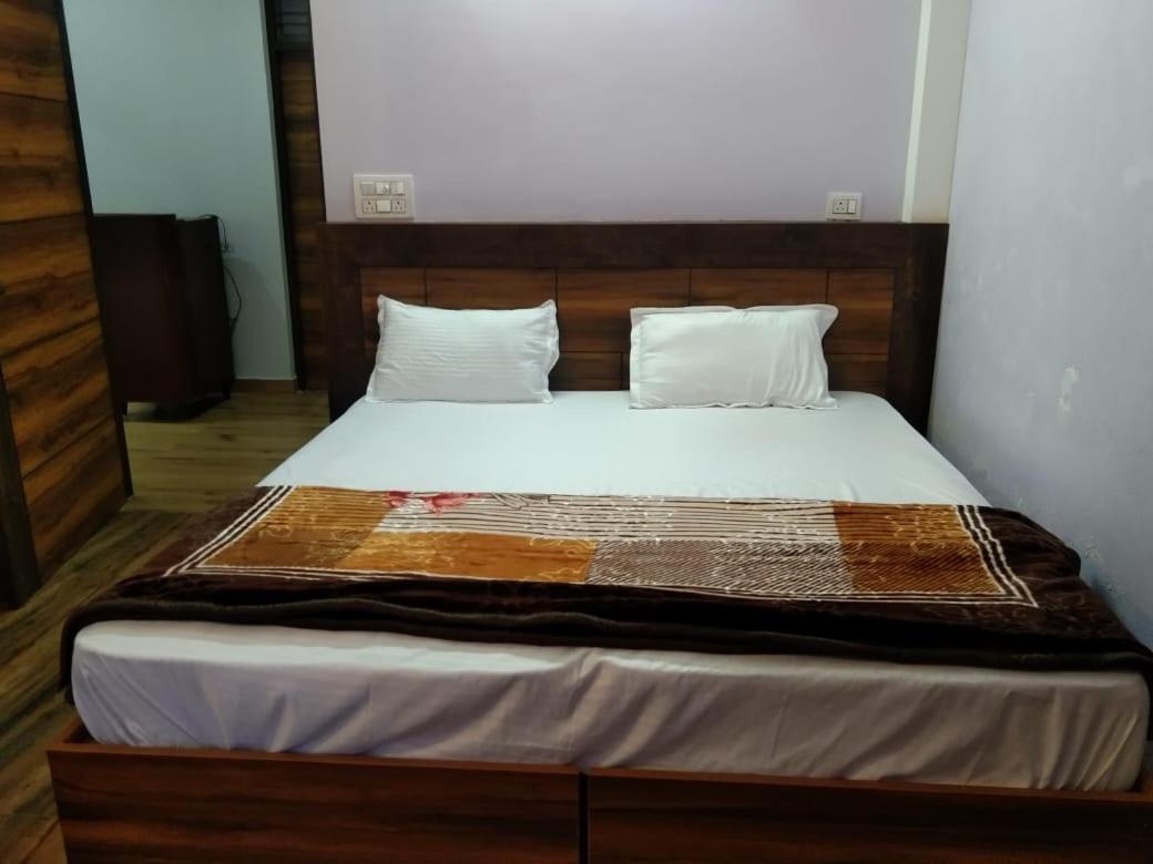 Crescent Moon Homestay Risikés Szoba fotó