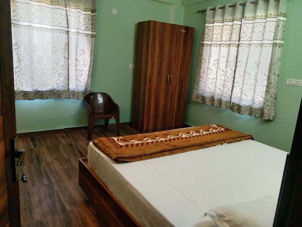 Crescent Moon Homestay Risikés Szoba fotó